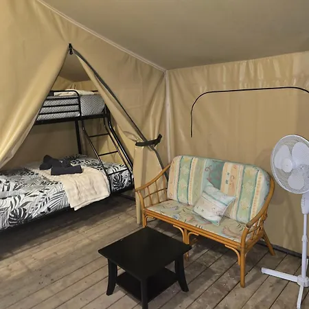 Luxury tent Clos Des Monts Tente Safari J Saint-Martin-des-Besaces